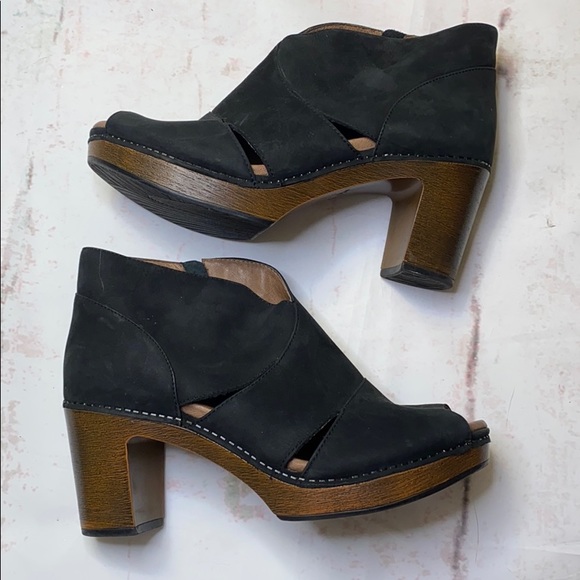 Dansko Shoes - Women’s dansko Delphina shoes size 41